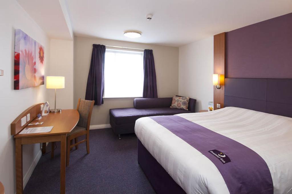 Premier Inn Birmingham City - Aston Exterior foto